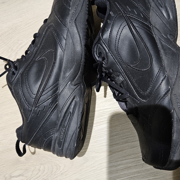 Nike Air Monarch Size 12 EE Width - Picture 2 of 5